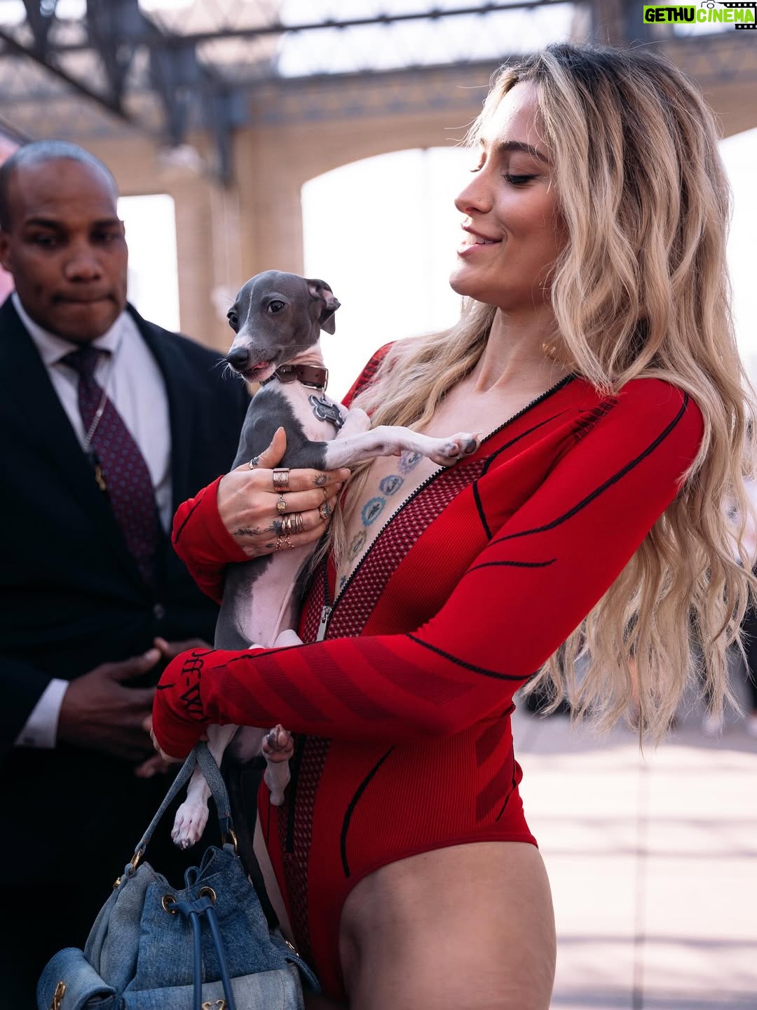 Paris Jackson - 335.5K Likes - front row, back pain — high fashion, low patience

#nyfw

@circlepr