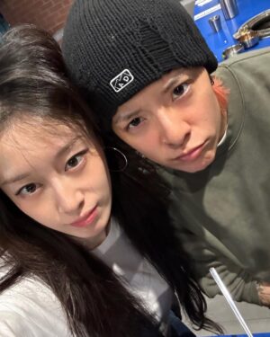 Park Ji-yeon Instagram - 🔥