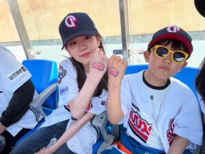 Park Soi Instagram - 모두들 수고 많으셨습니다 ❤️
이영하 선수님 오늘도 너무 감사합니다 😃
@doosanbears.1982 #두산베어스 #화이팅