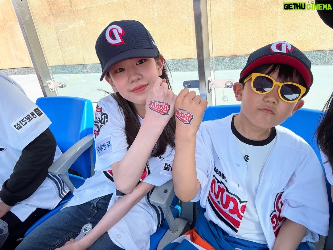 Park Soi - 111K Likes - 모두들 수고 많으셨습니다 ❤️
이영하 선수님 오늘도 너무 감사합니다 😃
@doosanbears.1982 #두산베어스 #화이팅