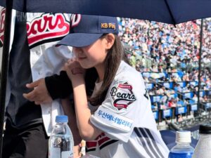 Park Soi Instagram - 모두들 수고 많으셨습니다 ❤️
이영하 선수님 오늘도 너무 감사합니다 😃
@doosanbears.1982 #두산베어스 #화이팅