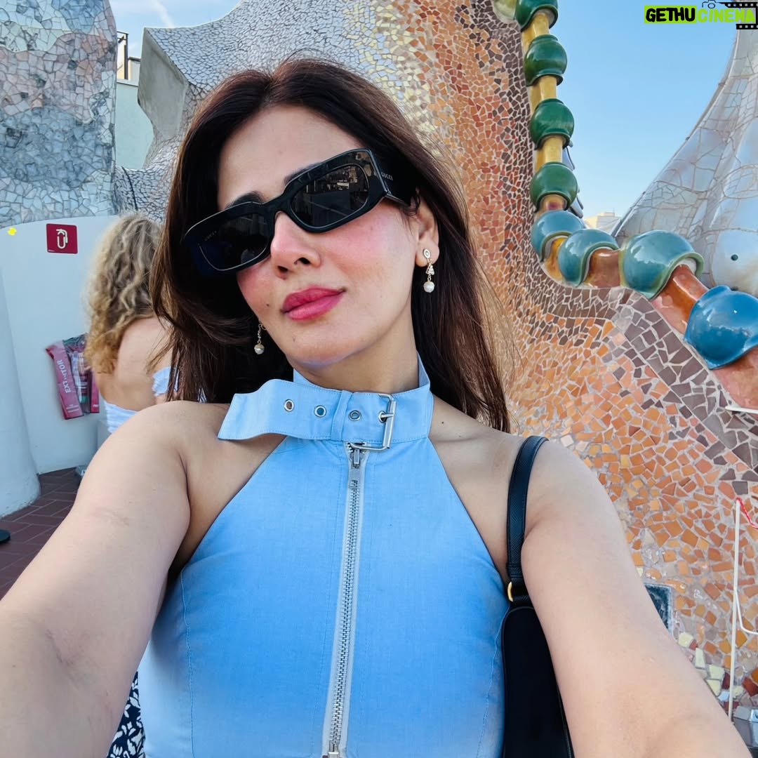Parul Yadav - 111.5K Likes - Stepping into Gaudi's world for the first time and it felt oddly familiar..
I’ve always avoided sharp edges in my own spaces, drawn instead to soft curves and artisanal round offs shapes that feel closer to nature.
I never realised how deeply I was aligned with his philosophy until I stood here, surrounded by his flowing forms and living colors.
Maybe it’s pure coincidence… or maybe I’ve been carrying a little piece of Gaudí’s soul all along.
Barcelona just made me wonder if I’m a quiet reincarnation of his.

#gaudiarchitecture #barcelonaspain #antonigaudi #casabatlló #barcelonaarchitecture #parulyadav #spain🇪🇸 #france🇫🇷 #barcelonacity #travel #gaud #espa #antonigaudi #catalonia #travelphotography #barceloneta #visitbarcelona #barcelonalovers #travelgram #arquitectura #ell #parcguell #barça