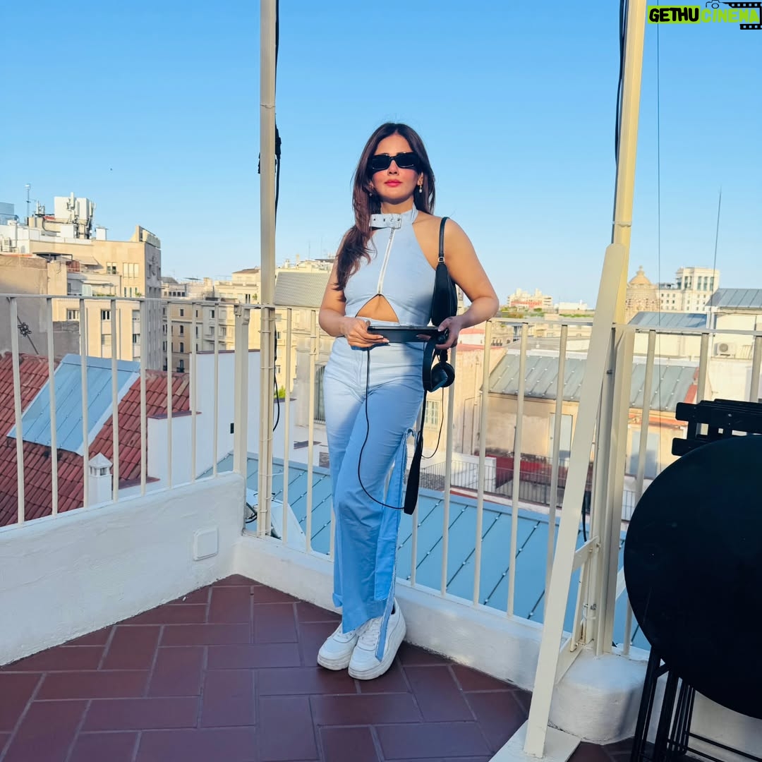 Parul Yadav - 111.5K Likes - Stepping into Gaudi's world for the first time and it felt oddly familiar..
I’ve always avoided sharp edges in my own spaces, drawn instead to soft curves and artisanal round offs shapes that feel closer to nature.
I never realised how deeply I was aligned with his philosophy until I stood here, surrounded by his flowing forms and living colors.
Maybe it’s pure coincidence… or maybe I’ve been carrying a little piece of Gaudí’s soul all along.
Barcelona just made me wonder if I’m a quiet reincarnation of his.

#gaudiarchitecture #barcelonaspain #antonigaudi #casabatlló #barcelonaarchitecture #parulyadav #spain🇪🇸 #france🇫🇷 #barcelonacity #travel #gaud #espa #antonigaudi #catalonia #travelphotography #barceloneta #visitbarcelona #barcelonalovers #travelgram #arquitectura #ell #parcguell #barça