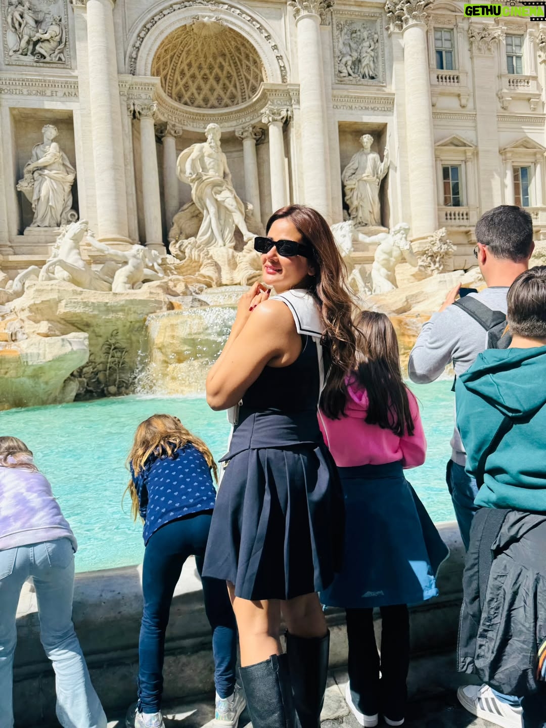 Parul Yadav - 107.5K Likes - 💙

#TreviFountain #RomeDiaries #Italy #IconicMoments #ItalianEscape #rome🇮🇹 #ParulYadav