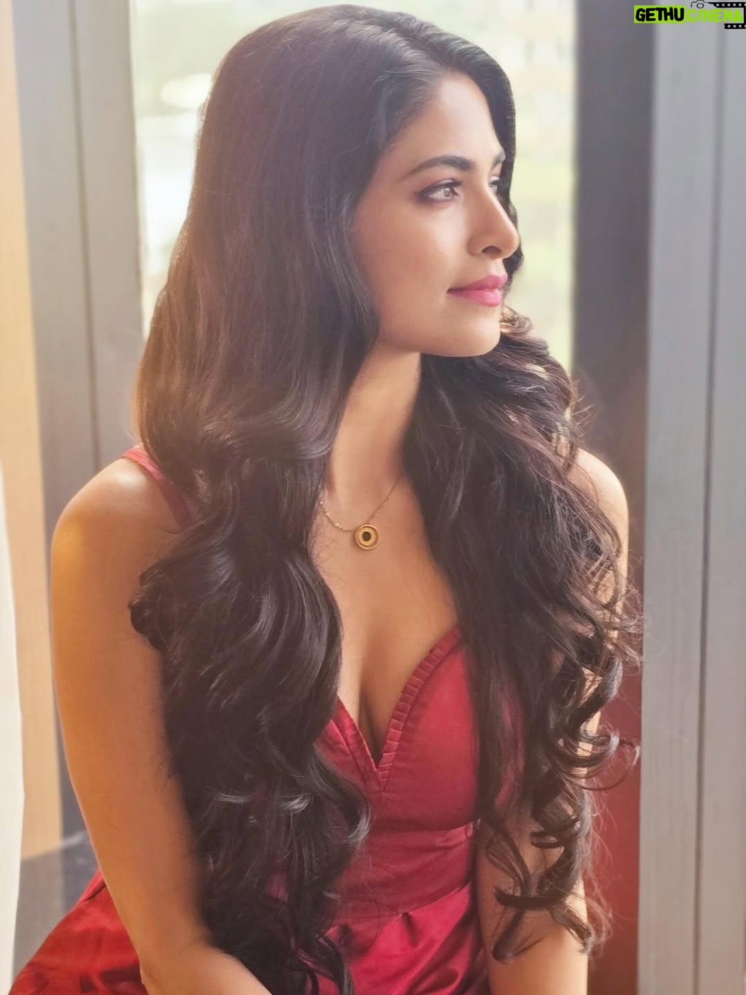 Parvathy Omanakuttan - 1.6K Likes - When make up and hair are on point ❤️😇🧿 Thank you @miranda_makeover @sudhiar.hairandmakeup
