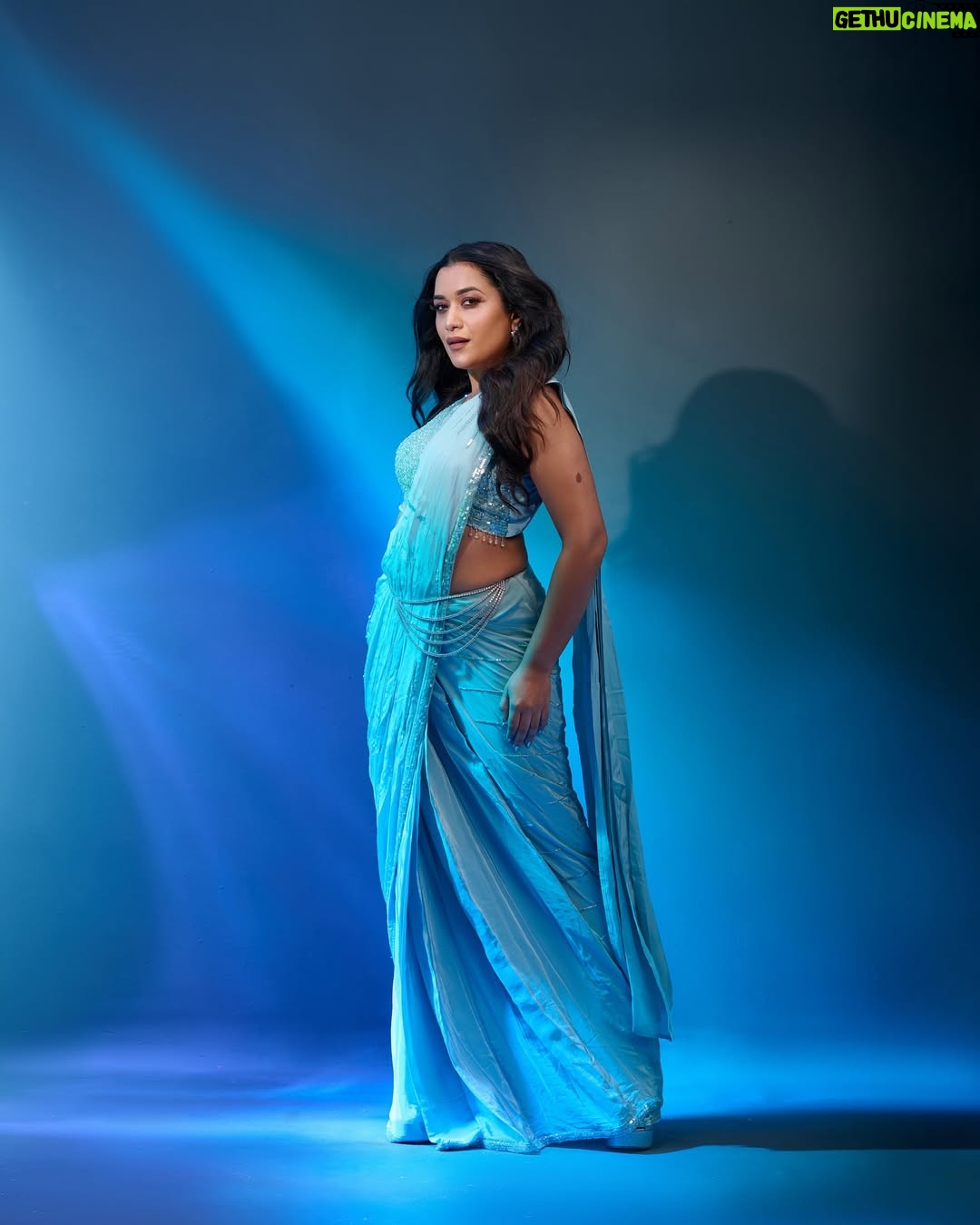 Parvathy R Krishna - 24.3K Likes - A huge shoutout to the amazing @jibinartist chetta
I always feel like a star in front of your lens .Thank you for capturing my best shots ..Thank you for bringing out my confidence always in front of the camera.You know it but still you are the best ❤️