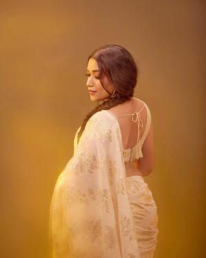Parvathy R Krishna Instagram - A huge shoutout to the amazing @jibinartist chetta
I always feel like a star in front of your lens .Thank you for capturing my best shots ..Thank you for bringing out my confidence always in front of the camera.You know it but still you are the best ❤️
