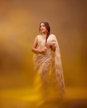 Parvathy R Krishna Instagram - A huge shoutout to the amazing @jibinartist chetta
I always feel like a star in front of your lens .Thank you for capturing my best shots ..Thank you for bringing out my confidence always in front of the camera.You know it but still you are the best ❤️