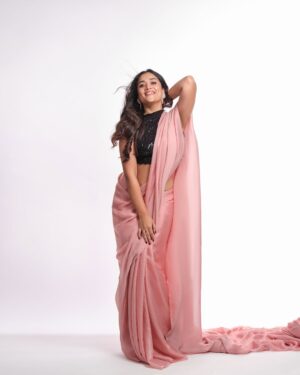 Parvathy R Krishna Instagram - A huge shoutout to the amazing @jibinartist chetta
I always feel like a star in front of your lens .Thank you for capturing my best shots ..Thank you for bringing out my confidence always in front of the camera.You know it but still you are the best ❤️