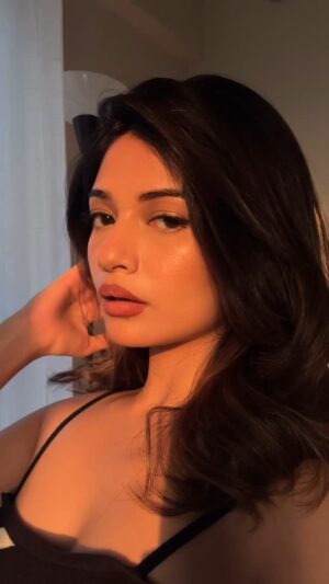Parvi Sharma Instagram - Missed the bus, but atleast I arrived in styleš
#latina #latinamakeup #foryou #foryoupage
