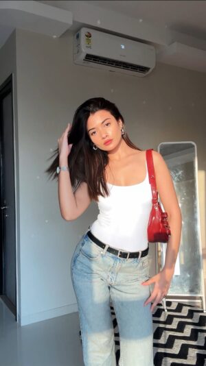Parvi Sharma Instagram - Effortless yet chic❤️
Bodysuit @zara 
Denims @hm 
Bag @shop_margerita 
Fragrance @diesel 

#foryou #foryoupage #fyp #explorepage #explorer #explore #fashion #grwm