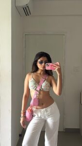 Actress Parvi Sharma HD Photos and Wallpapers August 2025