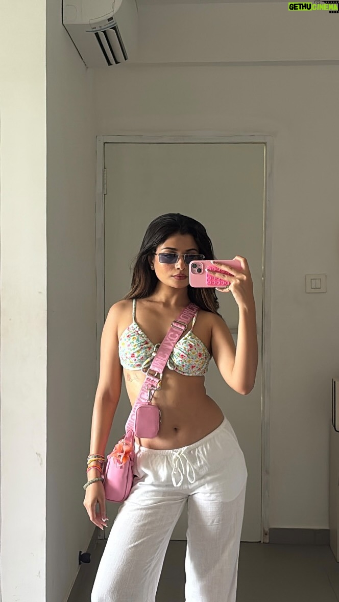 Parvi Sharma - 8.5K Likes - This song fits the Goa vibe perfectly🏖️

Comment “link” for outfit deets 

#goa #goadiaries #travelgram #foryou #fyp #explore