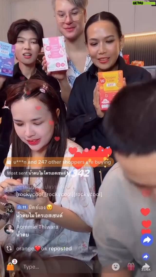 Patcharasri Benjamas - 15.6K Likes - 10 นาที 10 ล้านแตกกกกก!!! ในไลฟ์น้องเจนนี่เมื่อกี้!!!!!! ดีใจมากกกกกก ขอบคุณทุกคนมากๆค่ะ @superyouthailand