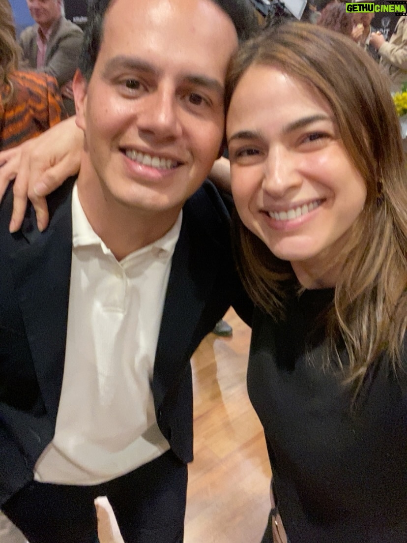 Paula Castaño - 869 Likes - Muchas felicidades nos ha dado nuestra pelicula @estimados_senores: 

Contar la historia del sufragio femenino en Colombia y dar a conocer las mujeres que muy pocos conocían. Llevar la pelicula a varios municipios de Colombia y ver cómo una niña logró decirle al alcalde de su pueblo que necesitaban la cancha de voleyball después de ver la peli. Encontrar a mi hermana de la vida @julieticarestrep0. Ganarnos tantos reconocimientos. Tener 12 nominaciones a los premios Macondo @academiacolcine. Las charlas que vivimos con mis hermanas sufragistas y nuestros hermanos actores que están maravillosos en la película. Ser parte de la primera pelicula de @patricia_castanedag . El orgullo de contar la historia que queremos contar. Entre otras millones de cosas hacen parte de tantas emociones que hemos vivido con la peli.  Les comparto foticos inéditas. 💚💪🏻💜

1. La foto que Ju me tomó cuando yo  le tomaba una foto en la que estaba embarazada de su hija pelitos 🩷.
2. La foto que Ju me tomó con su cámara de 35 mm.
3. El día que supimos que estábamos nominadas a los Premios Macondo. 
4. Con nuestro amado productor @alvarogutierrez celebrando las 12 nominaciones.
5 y 6. Estrenando la peli en Bogotá con @julieticarestrep0 y nuestra directora @patricia_castanedag 
7 y 8. Fotogramas de la peli. 
9. Ganamos entre otros reconocimientos el premio a mejor pelicula en el New York Latino Film Festival. 
10 y 11. En varios lugares de Colombia mostrando la peli junto a un combo muy lindo de la @dacmi_mincultura 
12-20 Momentos de rodaje junto a mis hermanas sufragistas, mi personaje Josefina Valencia y la celebración junto a mi manager @monicaaforero y otras felicidades. 

Gracias por leer hasta aquí 😜