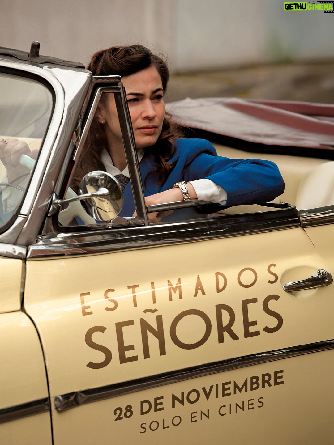 Paula Castaño - 869 Likes - Muchas felicidades nos ha dado nuestra pelicula @estimados_senores: 

Contar la historia del sufragio femenino en Colombia y dar a conocer las mujeres que muy pocos conocían. Llevar la pelicula a varios municipios de Colombia y ver cómo una niña logró decirle al alcalde de su pueblo que necesitaban la cancha de voleyball después de ver la peli. Encontrar a mi hermana de la vida @julieticarestrep0. Ganarnos tantos reconocimientos. Tener 12 nominaciones a los premios Macondo @academiacolcine. Las charlas que vivimos con mis hermanas sufragistas y nuestros hermanos actores que están maravillosos en la película. Ser parte de la primera pelicula de @patricia_castanedag . El orgullo de contar la historia que queremos contar. Entre otras millones de cosas hacen parte de tantas emociones que hemos vivido con la peli.  Les comparto foticos inéditas. 💚💪🏻💜

1. La foto que Ju me tomó cuando yo  le tomaba una foto en la que estaba embarazada de su hija pelitos 🩷.
2. La foto que Ju me tomó con su cámara de 35 mm.
3. El día que supimos que estábamos nominadas a los Premios Macondo. 
4. Con nuestro amado productor @alvarogutierrez celebrando las 12 nominaciones.
5 y 6. Estrenando la peli en Bogotá con @julieticarestrep0 y nuestra directora @patricia_castanedag 
7 y 8. Fotogramas de la peli. 
9. Ganamos entre otros reconocimientos el premio a mejor pelicula en el New York Latino Film Festival. 
10 y 11. En varios lugares de Colombia mostrando la peli junto a un combo muy lindo de la @dacmi_mincultura 
12-20 Momentos de rodaje junto a mis hermanas sufragistas, mi personaje Josefina Valencia y la celebración junto a mi manager @monicaaforero y otras felicidades. 

Gracias por leer hasta aquí 😜
