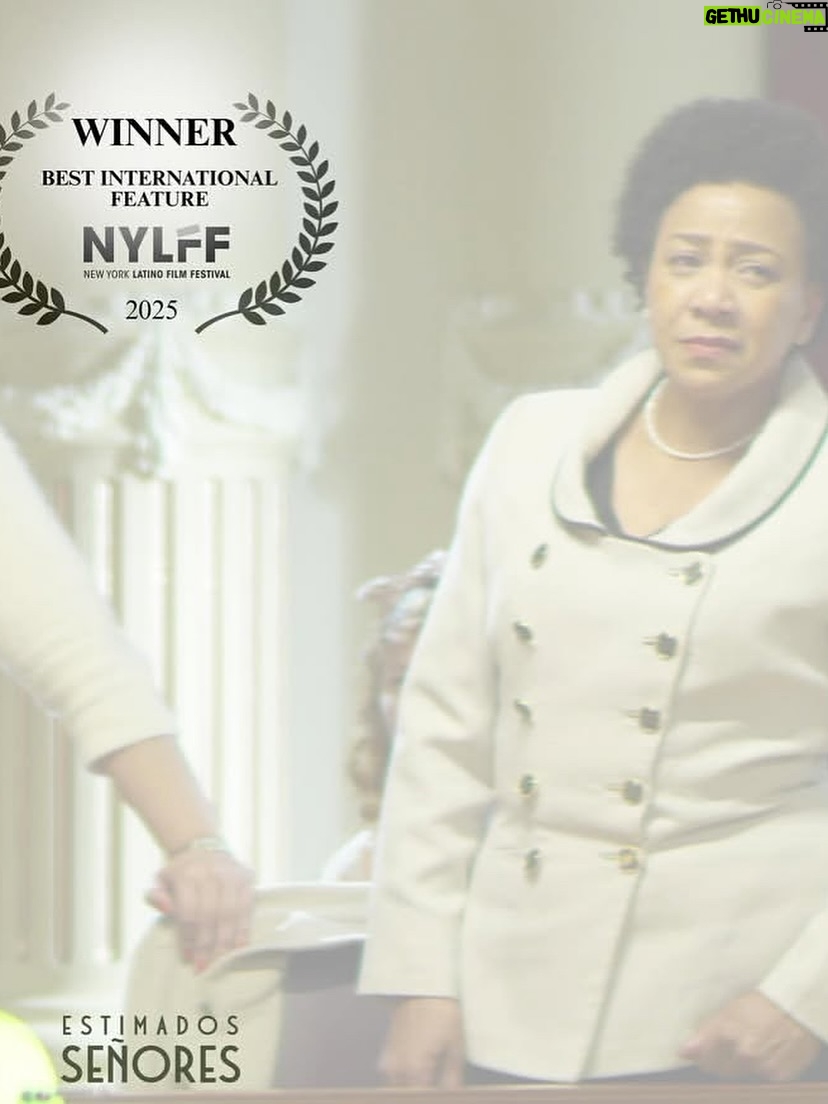 Paula Castaño - 869 Likes - Muchas felicidades nos ha dado nuestra pelicula @estimados_senores: 

Contar la historia del sufragio femenino en Colombia y dar a conocer las mujeres que muy pocos conocían. Llevar la pelicula a varios municipios de Colombia y ver cómo una niña logró decirle al alcalde de su pueblo que necesitaban la cancha de voleyball después de ver la peli. Encontrar a mi hermana de la vida @julieticarestrep0. Ganarnos tantos reconocimientos. Tener 12 nominaciones a los premios Macondo @academiacolcine. Las charlas que vivimos con mis hermanas sufragistas y nuestros hermanos actores que están maravillosos en la película. Ser parte de la primera pelicula de @patricia_castanedag . El orgullo de contar la historia que queremos contar. Entre otras millones de cosas hacen parte de tantas emociones que hemos vivido con la peli.  Les comparto foticos inéditas. 💚💪🏻💜

1. La foto que Ju me tomó cuando yo  le tomaba una foto en la que estaba embarazada de su hija pelitos 🩷.
2. La foto que Ju me tomó con su cámara de 35 mm.
3. El día que supimos que estábamos nominadas a los Premios Macondo. 
4. Con nuestro amado productor @alvarogutierrez celebrando las 12 nominaciones.
5 y 6. Estrenando la peli en Bogotá con @julieticarestrep0 y nuestra directora @patricia_castanedag 
7 y 8. Fotogramas de la peli. 
9. Ganamos entre otros reconocimientos el premio a mejor pelicula en el New York Latino Film Festival. 
10 y 11. En varios lugares de Colombia mostrando la peli junto a un combo muy lindo de la @dacmi_mincultura 
12-20 Momentos de rodaje junto a mis hermanas sufragistas, mi personaje Josefina Valencia y la celebración junto a mi manager @monicaaforero y otras felicidades. 

Gracias por leer hasta aquí 😜