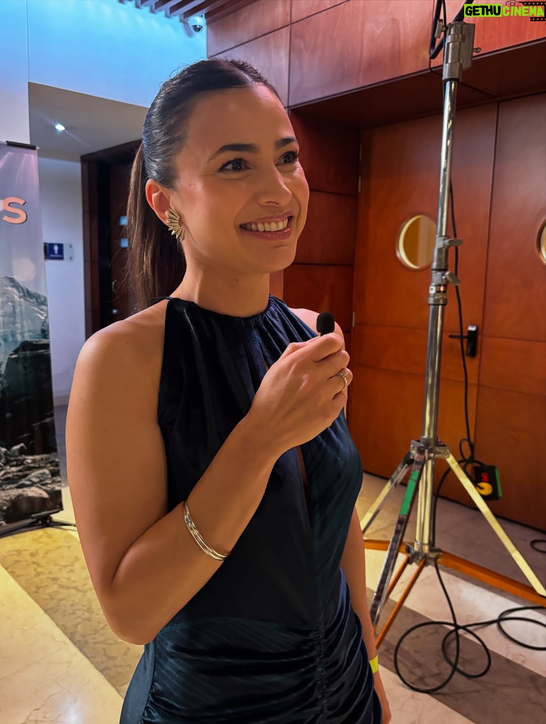 Paula Castaño - 1.1K Likes - Feliz de anunciar el lanzamiento de Sin Límites la nueva serie que podrán ver por el @canaltrececo producida por @moviebox.ctg con apoyo de @ministerio_tic a partir del 19 de agosto a las 9:30 pm. Una serie alucinante de 9 capítulos donde tengo el gusto de protagonizar junto a @sebastianeslava y @natandrealara junto a un combo de actores increíbles y un equipo precioso que trabajó muchísimo para hacerla realidad. Dirigida por mi pana y rockstar @riccafilm. 🤘🏻♥️⛰️

Stylist: @lauranaranjoconsulting 
👗: @alexandrazabalaofficial 
💄: @alejandrodcmakeup 
@armonikadigital