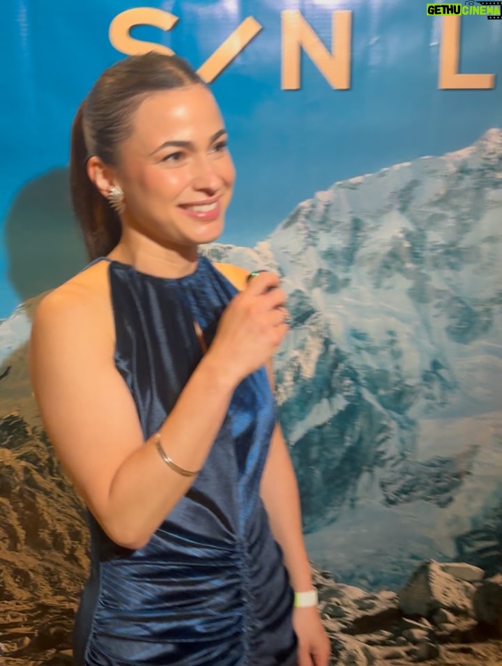 Paula Castaño - 1.1K Likes - Feliz de anunciar el lanzamiento de Sin Límites la nueva serie que podrán ver por el @canaltrececo producida por @moviebox.ctg con apoyo de @ministerio_tic a partir del 19 de agosto a las 9:30 pm. Una serie alucinante de 9 capítulos donde tengo el gusto de protagonizar junto a @sebastianeslava y @natandrealara junto a un combo de actores increíbles y un equipo precioso que trabajó muchísimo para hacerla realidad. Dirigida por mi pana y rockstar @riccafilm. 🤘🏻♥️⛰️

Stylist: @lauranaranjoconsulting 
👗: @alexandrazabalaofficial 
💄: @alejandrodcmakeup 
@armonikadigital