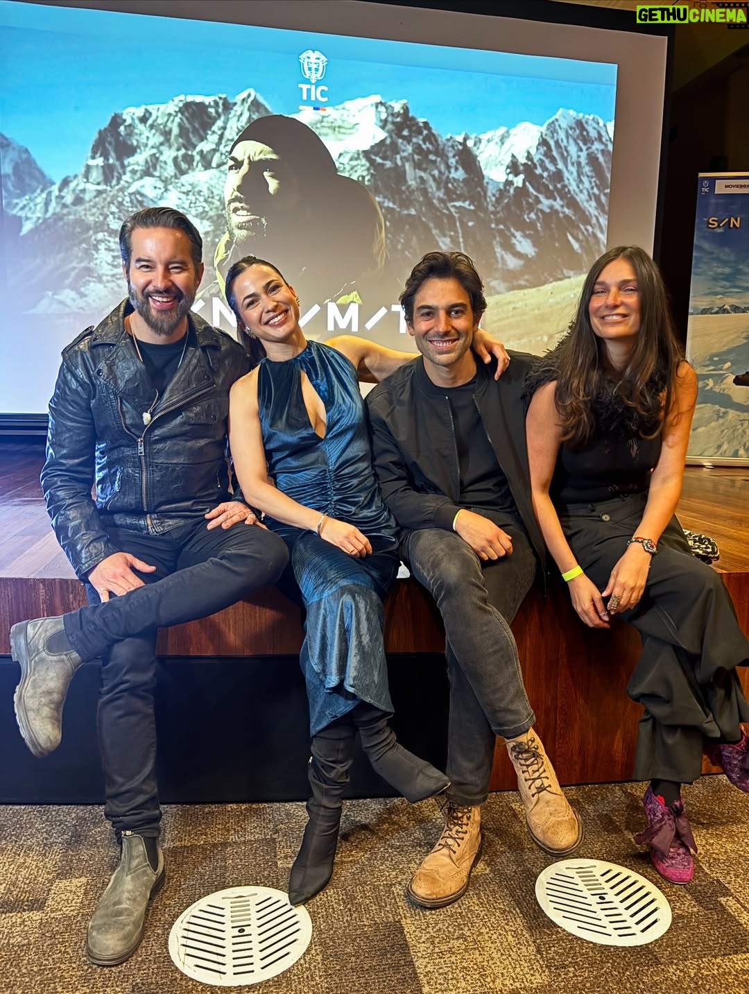 Paula Castaño - 1.1K Likes - Feliz de anunciar el lanzamiento de Sin Límites la nueva serie que podrán ver por el @canaltrececo producida por @moviebox.ctg con apoyo de @ministerio_tic a partir del 19 de agosto a las 9:30 pm. Una serie alucinante de 9 capítulos donde tengo el gusto de protagonizar junto a @sebastianeslava y @natandrealara junto a un combo de actores increíbles y un equipo precioso que trabajó muchísimo para hacerla realidad. Dirigida por mi pana y rockstar @riccafilm. 🤘🏻♥️⛰️

Stylist: @lauranaranjoconsulting 
👗: @alexandrazabalaofficial 
💄: @alejandrodcmakeup 
@armonikadigital