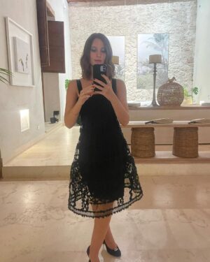 Paula Luchsinger Instagram - Muchas gracias a @chanel.beauty @chanelofficial @ficcifestival por esta invitación tan hermosa de ser parte del festival. 

Que emocionante ser parte de este encuentro y ver películas, conversar, nutrirse y encontrarse con amigos y maestros. 

Y que honor hacerlo de la mano de Chanel, gracias Nati, Kris, Maru, Xime, Ella por hacerlo tan especial. 

Me voy con el corazón feliz y tropical🌴 🌺🦜🥭🐠🩶✨