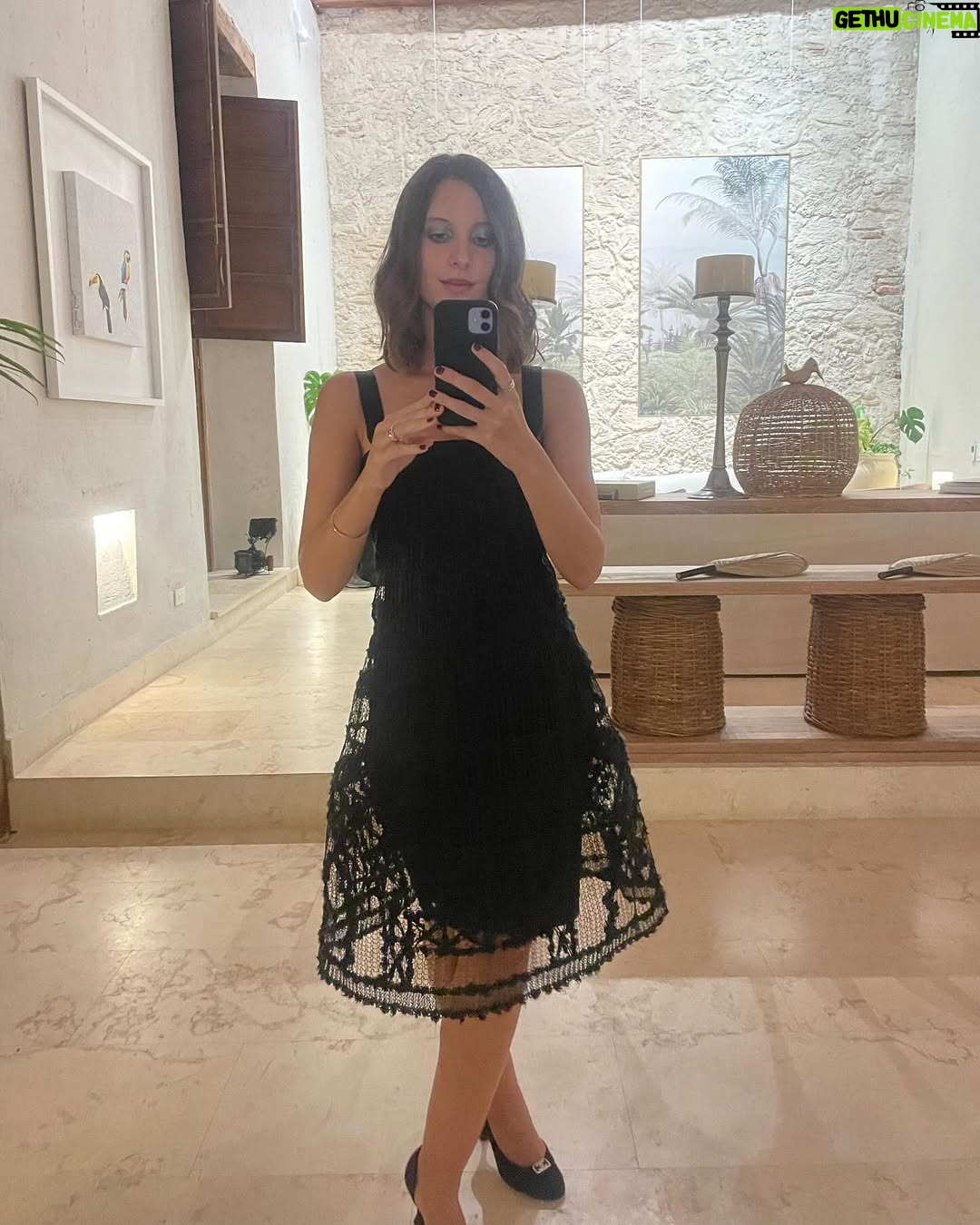 Paula Luchsinger - 15.3K Likes - Muchas gracias a @chanel.beauty @chanelofficial @ficcifestival por esta invitación tan hermosa de ser parte del festival. 

Que emocionante ser parte de este encuentro y ver películas, conversar, nutrirse y encontrarse con amigos y maestros. 

Y que honor hacerlo de la mano de Chanel, gracias Nati, Kris, Maru, Xime, Ella por hacerlo tan especial. 

Me voy con el corazón feliz y tropical🌴 🌺🦜🥭🐠🩶✨