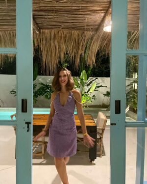 Paula Luchsinger Instagram - Muchas gracias a @chanel.beauty @chanelofficial @ficcifestival por esta invitación tan hermosa de ser parte del festival. 

Que emocionante ser parte de este encuentro y ver películas, conversar, nutrirse y encontrarse con amigos y maestros. 

Y que honor hacerlo de la mano de Chanel, gracias Nati, Kris, Maru, Xime, Ella por hacerlo tan especial. 

Me voy con el corazón feliz y tropical🌴 🌺🦜🥭🐠🩶✨