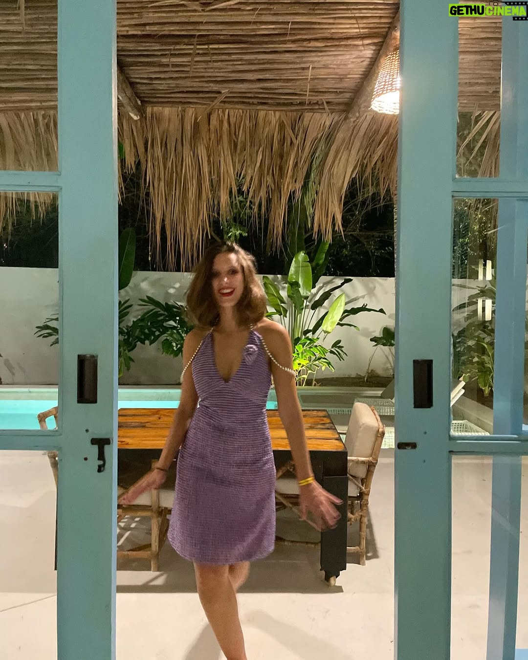 Paula Luchsinger - 15.3K Likes - Muchas gracias a @chanel.beauty @chanelofficial @ficcifestival por esta invitación tan hermosa de ser parte del festival. 

Que emocionante ser parte de este encuentro y ver películas, conversar, nutrirse y encontrarse con amigos y maestros. 

Y que honor hacerlo de la mano de Chanel, gracias Nati, Kris, Maru, Xime, Ella por hacerlo tan especial. 

Me voy con el corazón feliz y tropical🌴 🌺🦜🥭🐠🩶✨