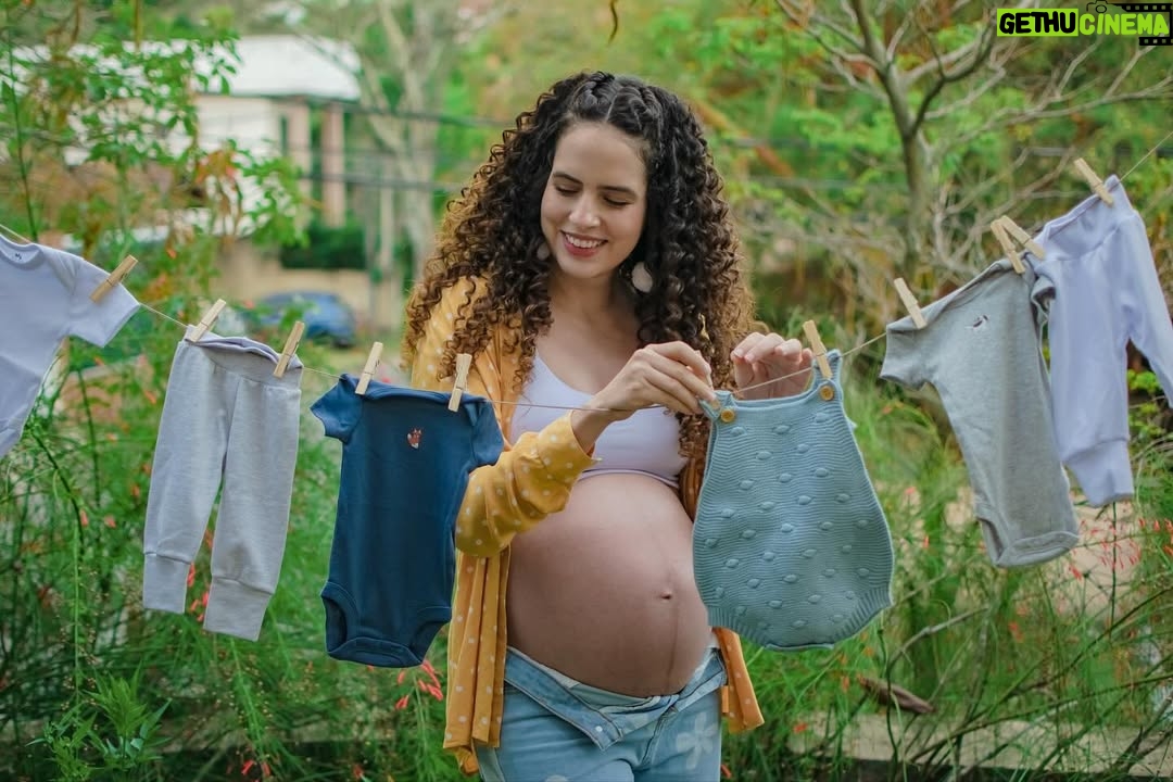Paula Stephânia - 54.3K Likes - À espera do nosso Benjamin Colibri! Esse dia estava gravando um presente pra ele! Eram palavras… Algo que só se toca com o coração.