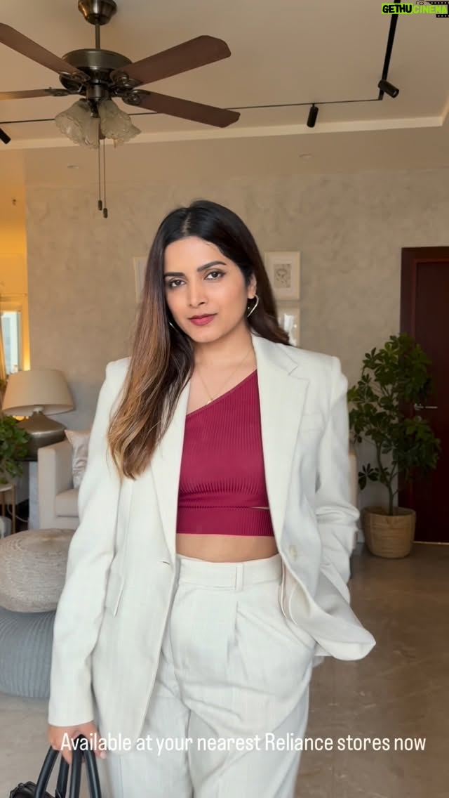 Pavani Gangireddy - 22.5K Likes - #ad @spinzindia 

Get that light makeup look and Instant glow with the Spinz BB Face Powder ✨ This skin-coloured BB powder blends effortlessly for a smooth, even tone and instant glow. Your go-to BB face powder and everyday Face Powder for that flawless finish 💕 #SpinzFacePowder #SpinzBBFacePowder

BB powder, BB face powder, Spinz BB Face Powder, Face Powder, Spinz Face powder, Spinz BB Face Powder, Skin Coloured Powder

#BBFacePowder #SpinzBBFacePowder #Instantglow #SpecialPowderforSpecialOcasssion #SpinzBB #glowingskin #ad