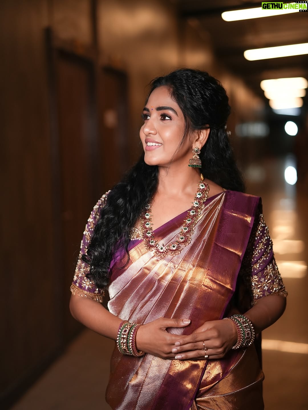 Pavani Reddy - 168.1K Likes - Festivals = good vibes   good outfits
MUA: @priya_dharshini_makeupartist 
Hair : @shalini_hairartist 
Photographer: @suriesh_photography  @prasami_photography 
Pavni’s outfit: @vibha_boutique_nkl 
Amir’s outfit: @vibha_boutique_nkl 
Jewellery: @new_ideas_fashions 
Blouse : @kalpana_bridal__studio 
#vijaytvshow #festivevibes❤️ #traditional #wear #pavmir #jiohotstartamil #vijaytv