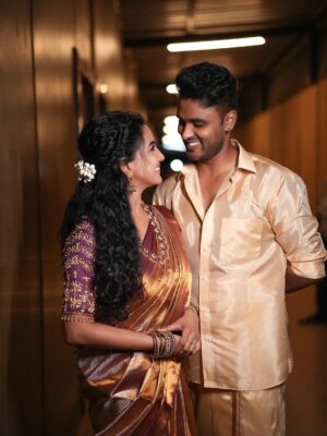 Pavani Reddy Instagram - Festivals = good vibes   good outfits
MUA: @priya_dharshini_makeupartist 
Hair : @shalini_hairartist 
Photographer: @suriesh_photography  @prasami_photography 
Pavni’s outfit: @vibha_boutique_nkl 
Amir’s outfit: @vibha_boutique_nkl 
Jewellery: @new_ideas_fashions 
Blouse : @kalpana_bridal__studio 
#vijaytvshow #festivevibes❤️ #traditional #wear #pavmir #jiohotstartamil #vijaytv