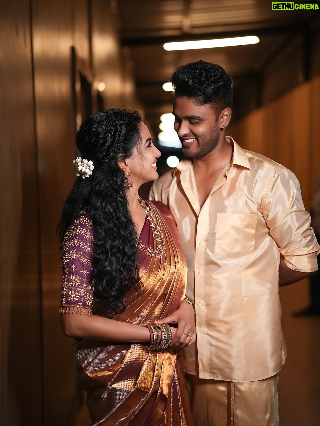 Pavani Reddy - 168.1K Likes - Festivals = good vibes   good outfits
MUA: @priya_dharshini_makeupartist 
Hair : @shalini_hairartist 
Photographer: @suriesh_photography  @prasami_photography 
Pavni’s outfit: @vibha_boutique_nkl 
Amir’s outfit: @vibha_boutique_nkl 
Jewellery: @new_ideas_fashions 
Blouse : @kalpana_bridal__studio 
#vijaytvshow #festivevibes❤️ #traditional #wear #pavmir #jiohotstartamil #vijaytv