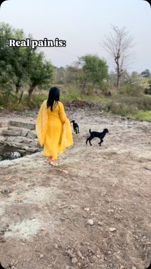 Pavithra Gowda Instagram - Can you feel this😅 

#pavigowda♥️ #kannada #trendingreels #foryou