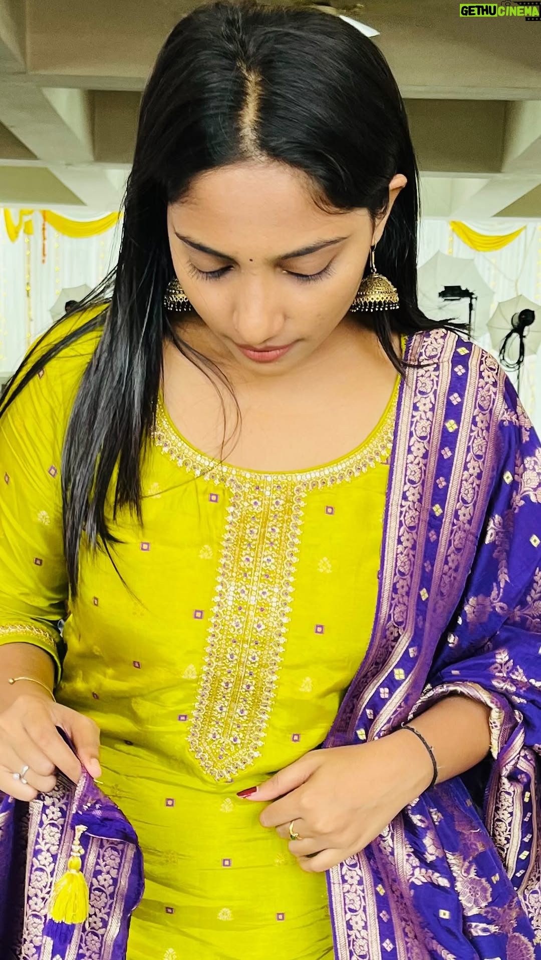 Pavithra Gowda - 10.3K Likes - Ignore your problems like “Uncles in background ignoring me doing reels”🥲😒 

#pavigowda♥️ 
#kannada 
#trendingreels 
#foryou