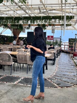 Pavithra Gowda Instagram - Smile and let go🫠🤌🏻✨🖤

#officebreaks 
#pavigowda♥️ 
#insta 
#instagood 
#indtagram 
#foryou