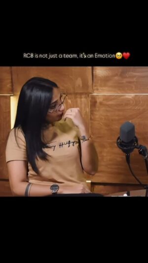 Pavithra Gowda Instagram - Note: E podcast English show agirodrinda English alli mathadidini, Shoki alla😅
Nimma support yavaglu hinge erli❤️

#pavigowda♥️ #kannada #trendingreels #foryou #rcb #rcbfans