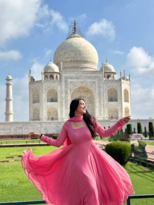 Pavithra Janani Instagram - For caption pls do visit my reel tab 🙊

Landmark tajmahal 😜🙊🙈🙉🫰🏻

#bucketlist #tajmahal❤️🕌