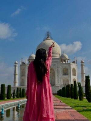 Pavithra Janani Instagram - For caption pls do visit my reel tab 🙊

Landmark tajmahal 😜🙊🙈🙉🫰🏻

#bucketlist #tajmahal❤️🕌