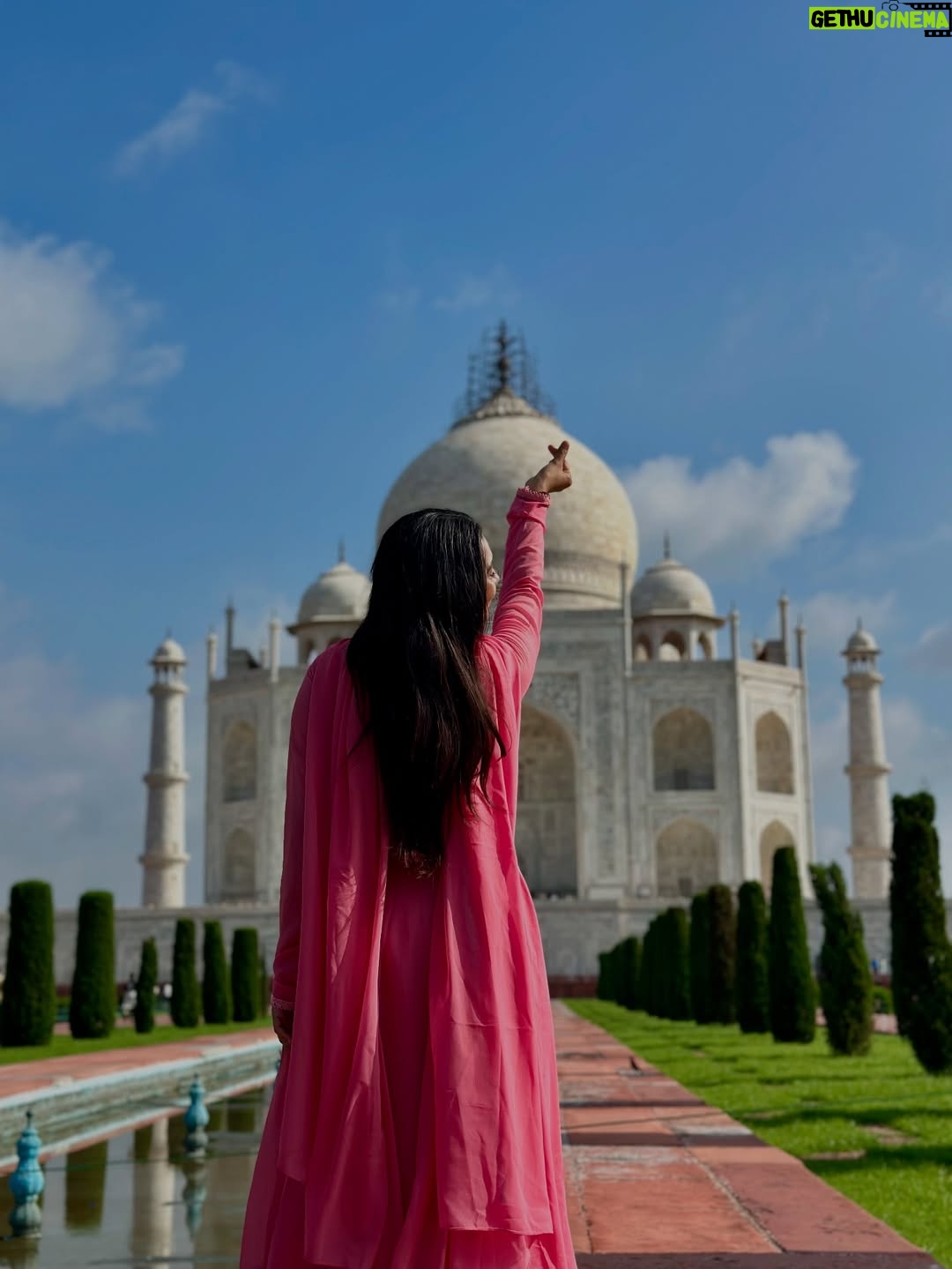 Pavithra Janani - 193K Likes - For caption pls do visit my reel tab 🙊

Landmark tajmahal 😜🙊🙈🙉🫰🏻

#bucketlist #tajmahal❤️🕌