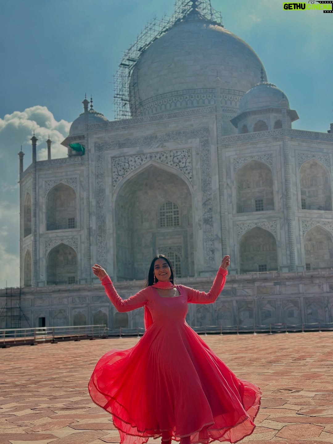 Pavithra Janani - 193K Likes - For caption pls do visit my reel tab 🙊

Landmark tajmahal 😜🙊🙈🙉🫰🏻

#bucketlist #tajmahal❤️🕌