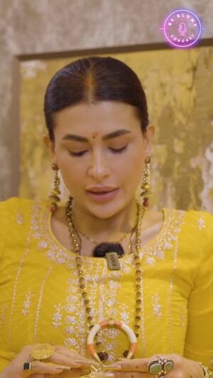 Pavitra Punia Instagram - “Mandiron mei Devi ke kapde ek Aadmi kaise change kar sakta hai..” PAVITRA PUNIA’S RED FLAG ON PANDITS