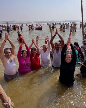 Pavni Mehrotra Instagram - Life mein kabhi Kumbh Mela nahi dekha aur jab dekha to seedhe 144 years saal mein 1 baar ane wala Maha Kumbh 2025 dekha🙏
.
.
.
#kumbh #kumbhmela #ganga #sangam #prayagraj