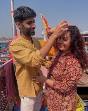 Pavni Mehrotra Instagram - Life mein kabhi Kumbh Mela nahi dekha aur jab dekha to seedhe 144 years saal mein 1 baar ane wala Maha Kumbh 2025 dekha🙏
.
.
.
#kumbh #kumbhmela #ganga #sangam #prayagraj