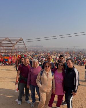 Pavni Mehrotra Instagram - Life mein kabhi Kumbh Mela nahi dekha aur jab dekha to seedhe 144 years saal mein 1 baar ane wala Maha Kumbh 2025 dekha🙏
.
.
.
#kumbh #kumbhmela #ganga #sangam #prayagraj