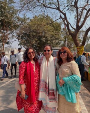 Pavni Mehrotra Instagram - Life mein kabhi Kumbh Mela nahi dekha aur jab dekha to seedhe 144 years saal mein 1 baar ane wala Maha Kumbh 2025 dekha🙏
.
.
.
#kumbh #kumbhmela #ganga #sangam #prayagraj