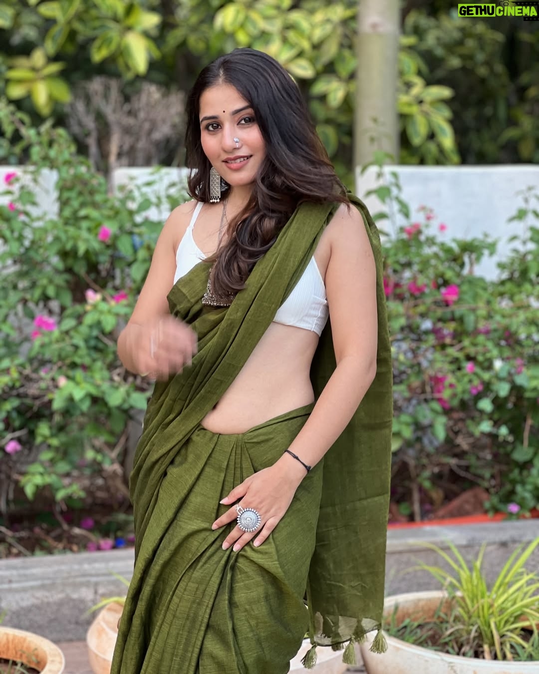 Payal Gupta - 2.5K Likes - 💚💚💚
Saree- @tamairafashion 
Jwellery- @vaamika_jewels 
Stylist- @yourstylistforever 
Pc- @ankitapahadiofficial ❤️
.
.
.
#saree #oxidisedjewellery #payalgupta #guptainji #sareeseason #sareefashion #sareecollection