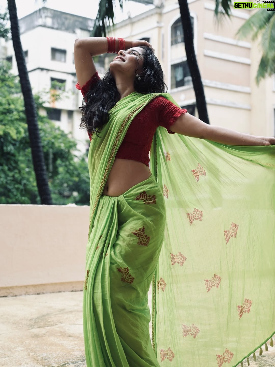 Payal Gupta - 24.1K Likes - Thoda sa filmy hona allowed hai… baarish mein saree pehn ke! ❤️
@apaapisarees 
Pc- @ronakdave_ 
.
#baarish #dhun #love #rain #saree #pictures #payalgupta #guptainji #filmy #sareefashion #guptainji