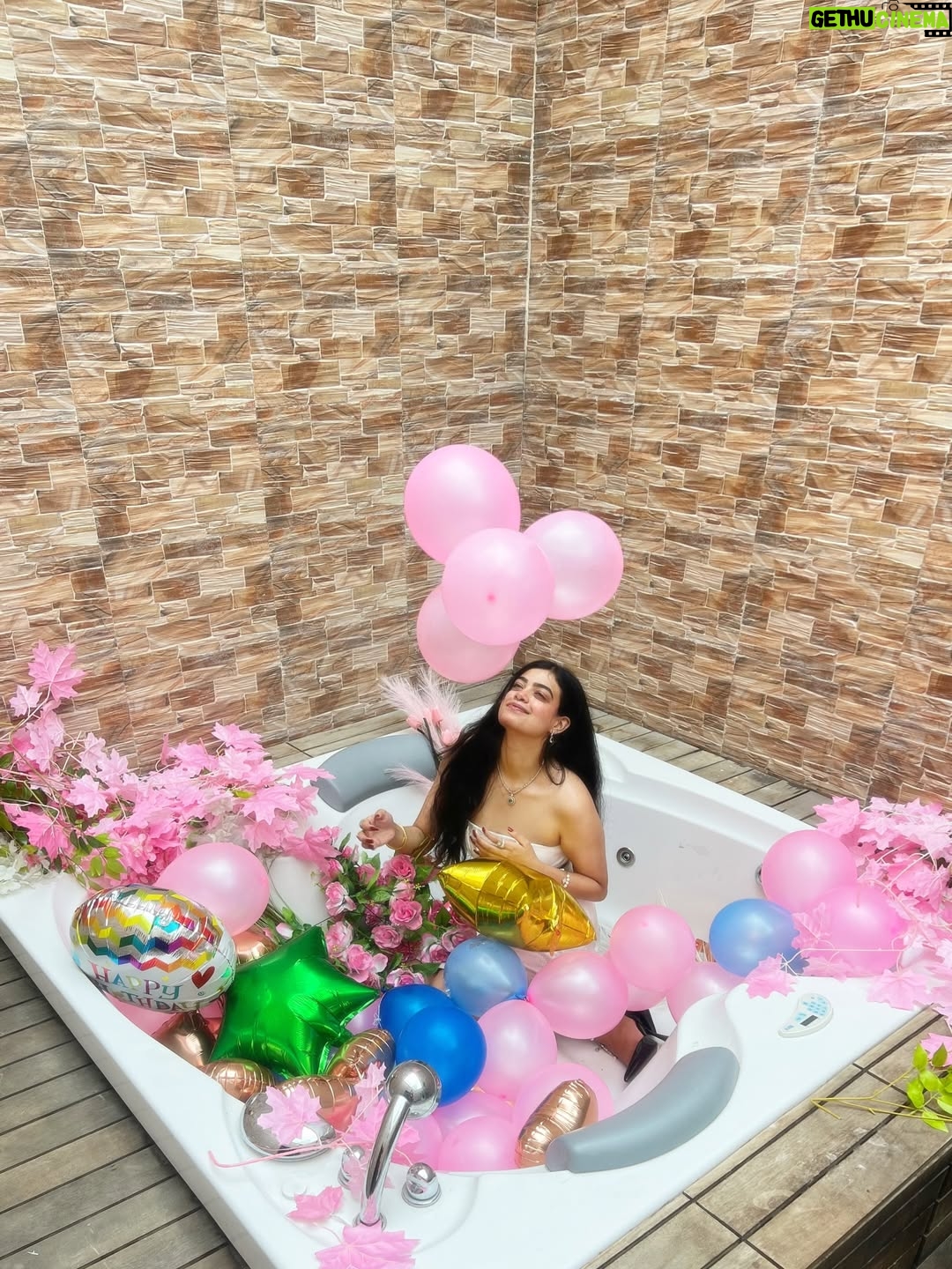 Pearl Malhotra - 2.8K Likes - The simple joy of holding a bunch of balloons.🎀✨