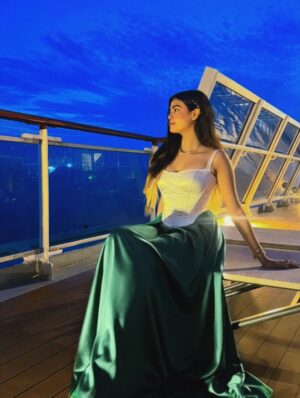 Pearl Malhotra Instagram - You are the light of the universe.
It’s the beginning and it’s the end.
The purpose is to create love in the void of each heart at every nook and corner of the world.
~ Pearl Malhotra .